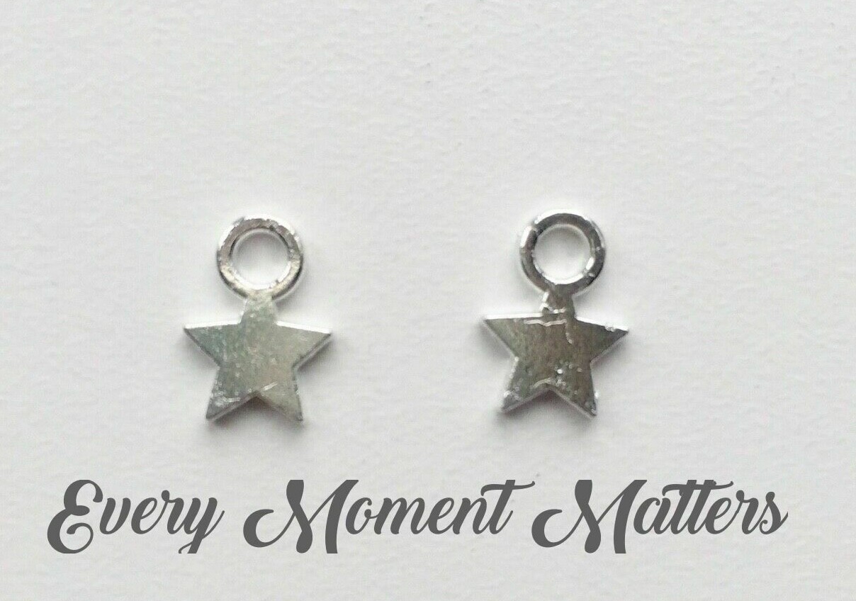 20 x Tibetan Bright Silver STAR SMALL CHRISTMAS STAR 11x8mm Charms Pendant