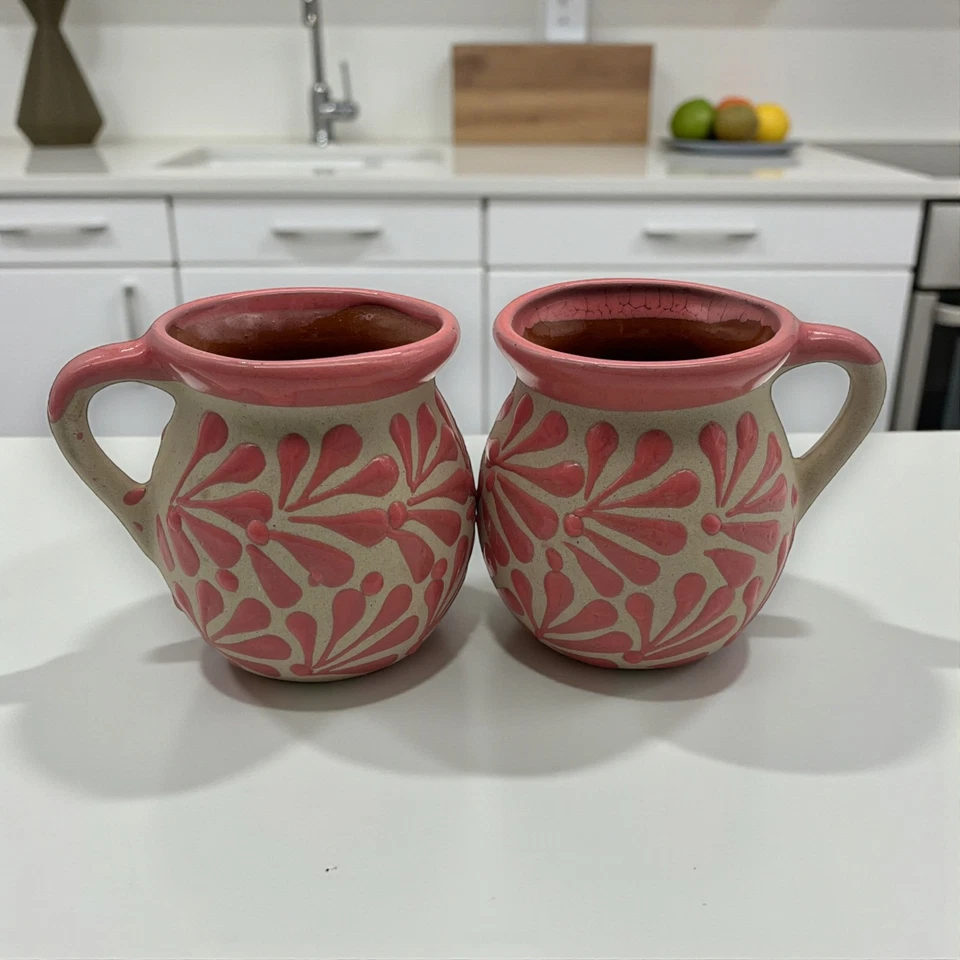 Taza de arcilla rosa Talavera | Taza de arte popular mexicano Foto 2 de 4