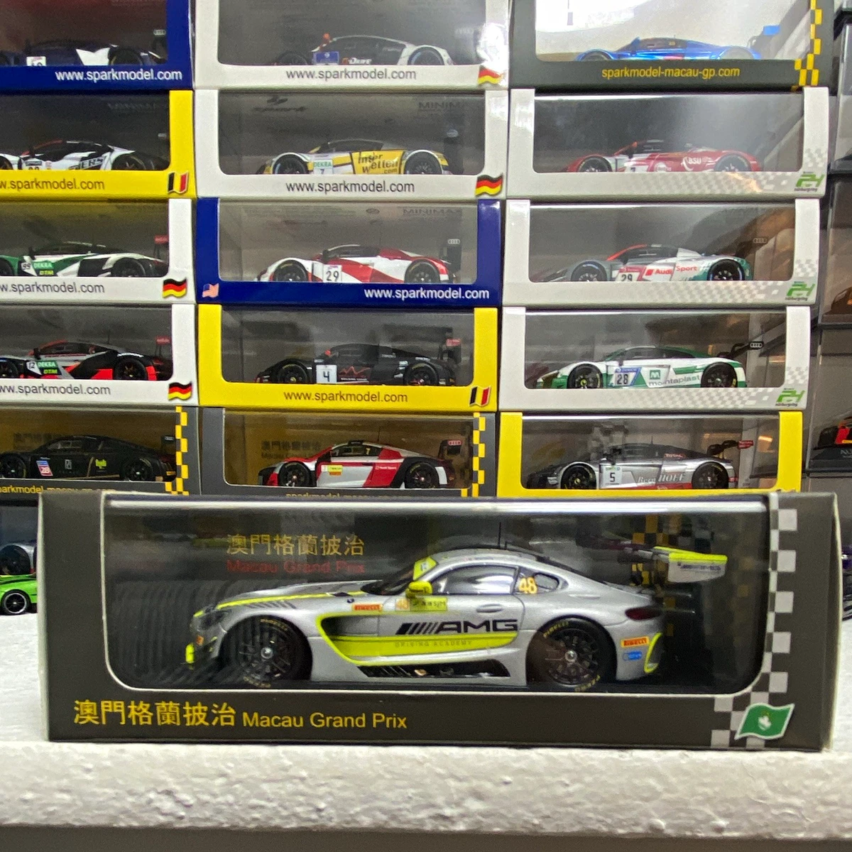 25+ Spark Mercedes-Benz 1:43 Diecast Cars, Trucks & Vans for sale