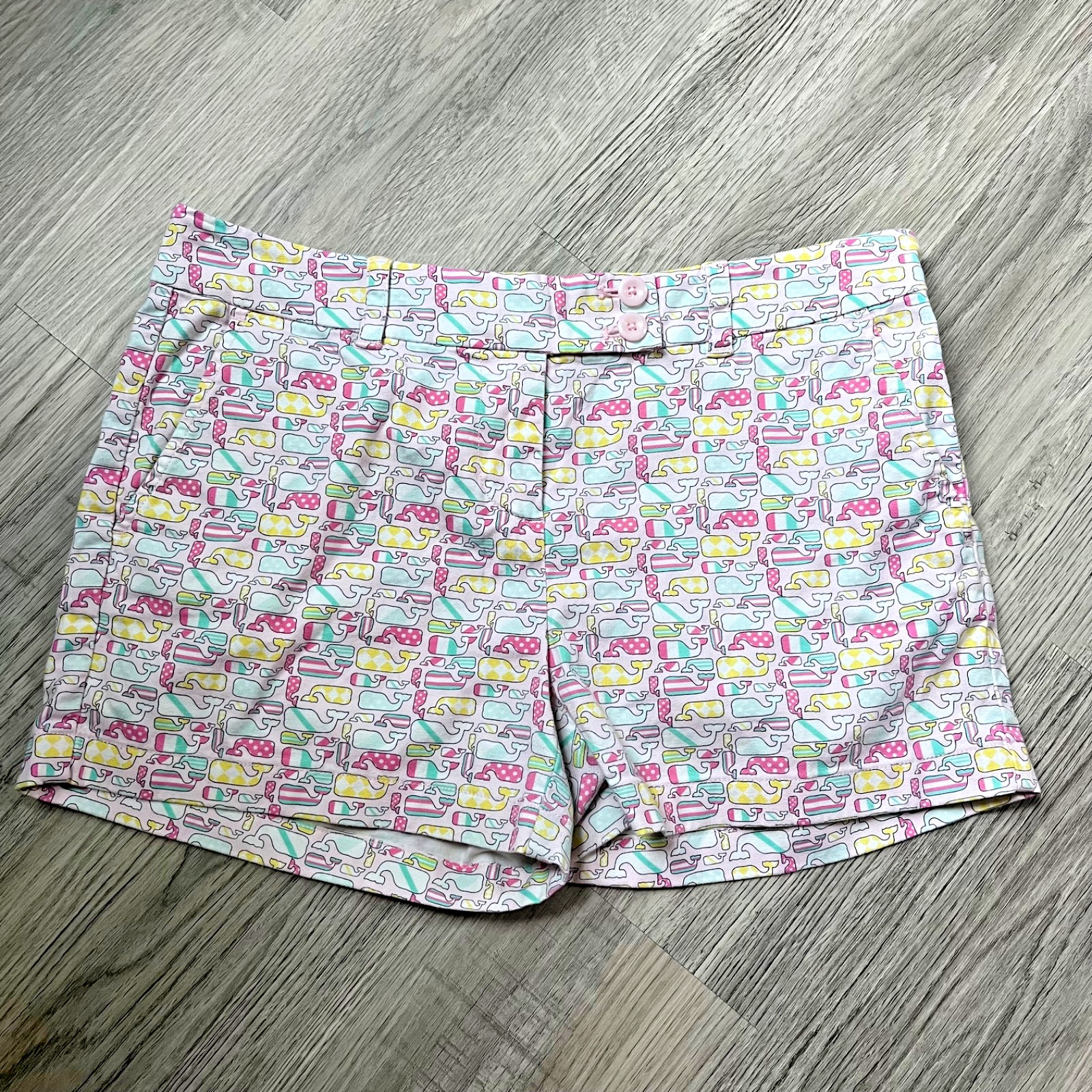 Vineyard Vines for Kentucky Derby Allover Whale Print Shorts Women's Size 4