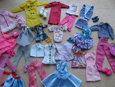 BUNDLE OF VINTAGE & MODERN BARBIE / SKIPPER SIZE DOLL CLOTHES & ACCESSORIES