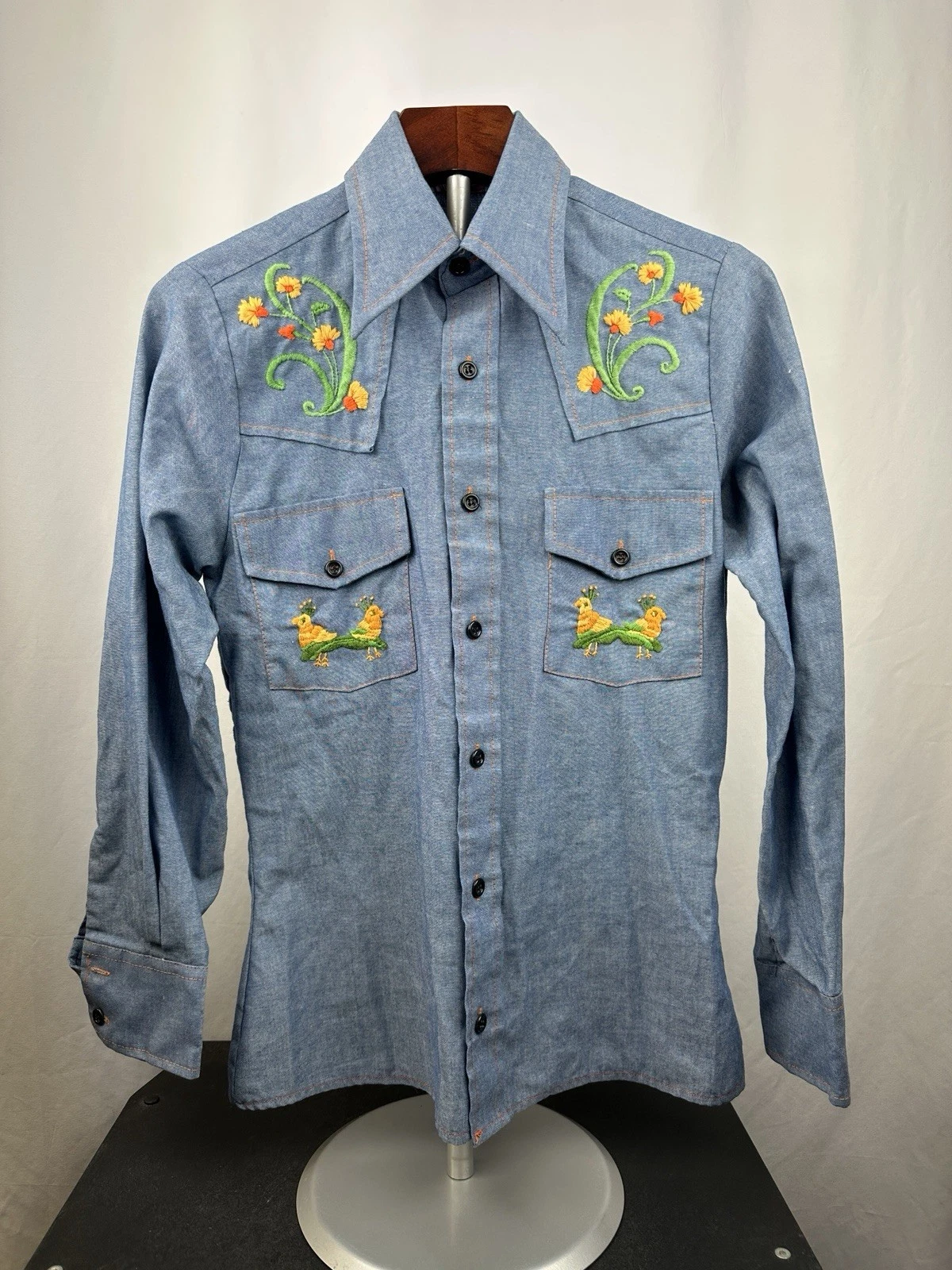 Vintage Jeans Joint Mens Embroidered American Eagle Denim Jacket Size Small
Opens in a new window or