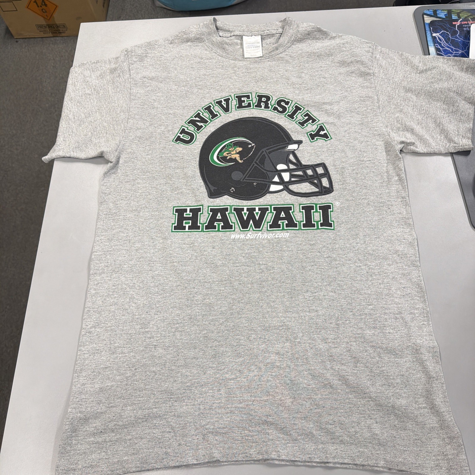 Vintage University of Hawaii Warriors Football Helmet T-Shirt Green Med Gray