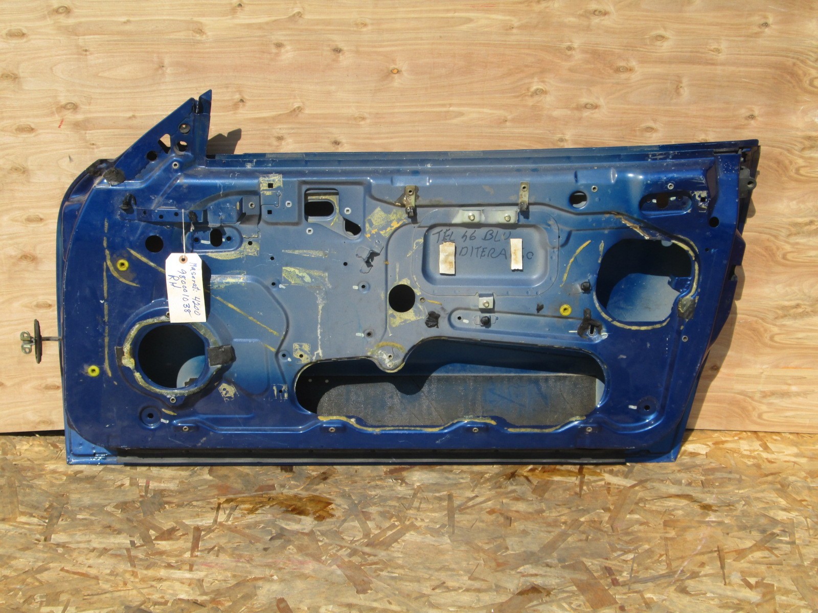 Maserati Coupe , 4200 - RH / Passenger Door # 980001038