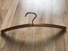 pieperconcept Haken Linus Holz Kleiderbügel Garderobenbügel Bügel Nussbaum