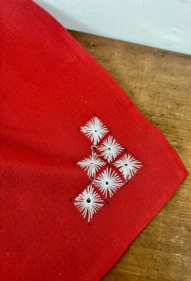 Vintage MCM Bright Red Tablecloth And Napkins Set Stitch Geometric Detailing - Image 4 of 4