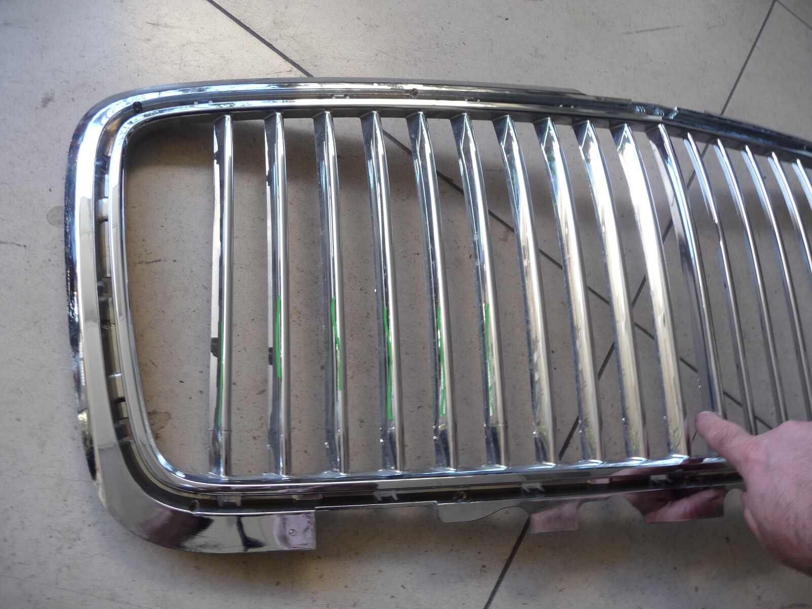 20-23 Bentley Flying Spur Front Radiator Grille Calendar 3SE853667A Damaged OEM