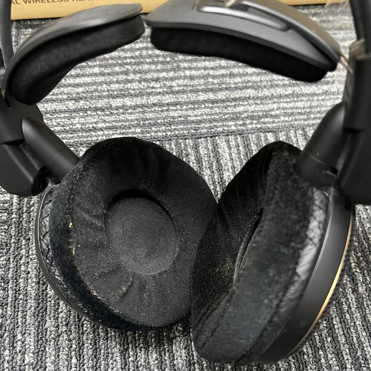 Audio-Technica ATH-DWL5500R and ATH-DWL5500T Wireless Headphone