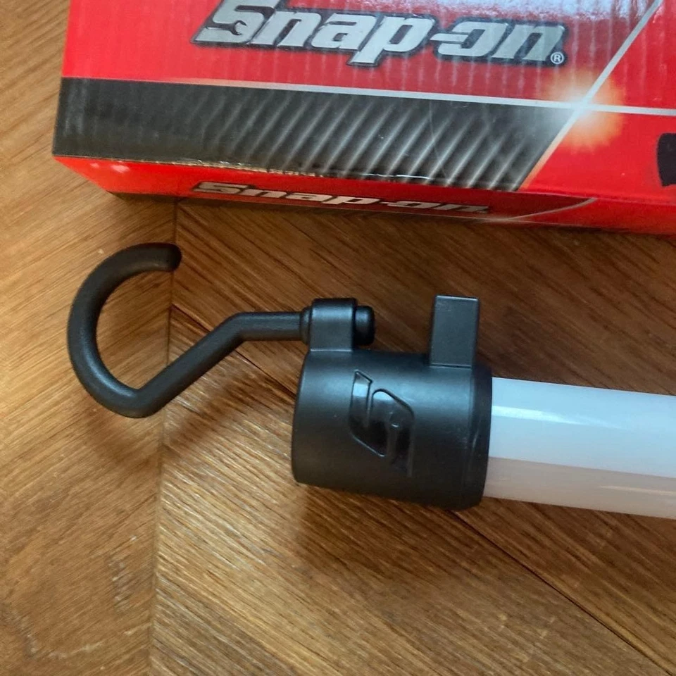 SNAP-ON CTLU861G 14.4V MicroLithium 700 Lumen Cordless Utility Light Tool Only - Image 3 of 3