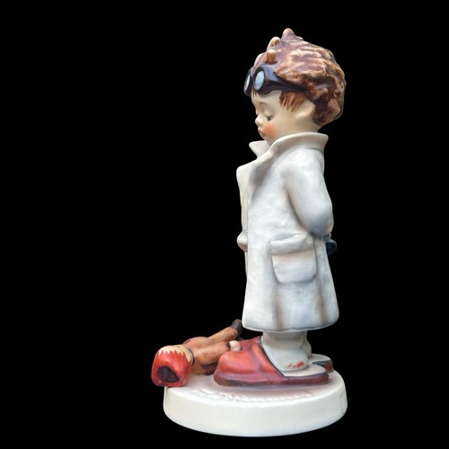 Goebel Hummel Figurine Doctor #127 TMK-7 Signed 4.75” Tall - Picture 5 of 6