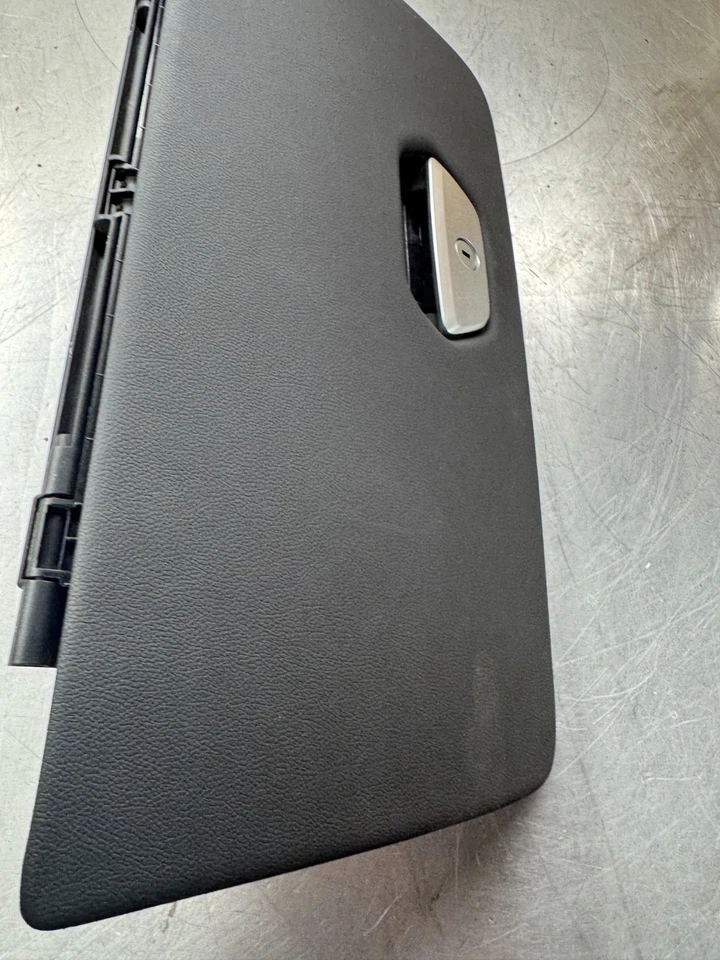 16-19 BMW 740i G11 G12 Guantera Compartimento de Almacenamiento Tapa Puerta Negro OEM 9348658 Foto 2 de 4