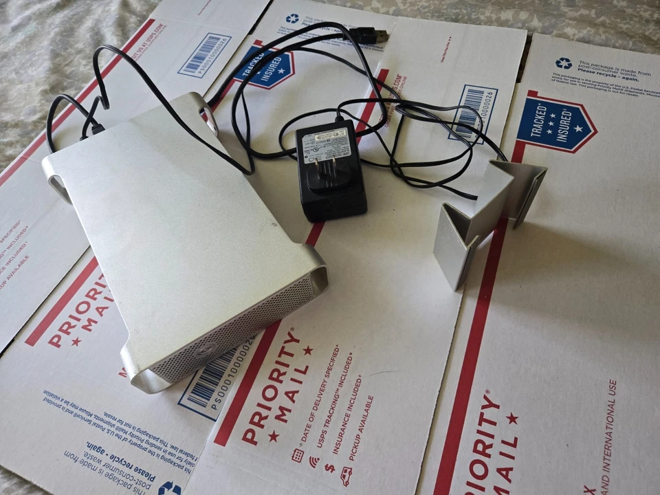 Macally G-S35SU3 External HDD enclosure w/WD 1TB Black Drive w/cables/power cord - Image 4 of 4