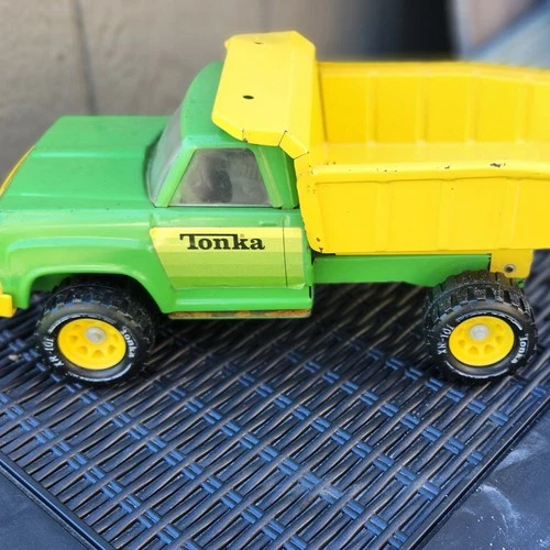 Vintage 1970’s Tonka Green and Yellow Dump Truck Pressed Steel Model # 13190