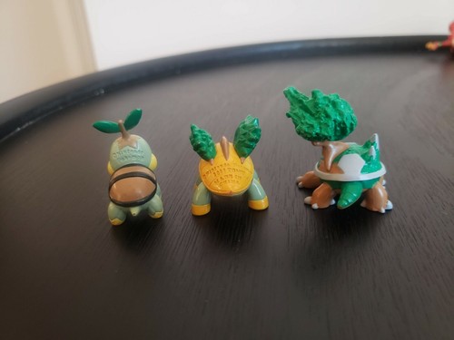 PARTE #1 OTTIENI 2 FIGURE GRATUITE! Centro Pokémon ufficiale Tomy Nintendo Bandai LEGGI - Foto 23 di 523