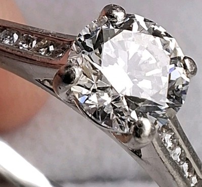 Platin 0,90 kt H Farbe VS Diamant Solitär Verlobungsring Größe R gepunzt