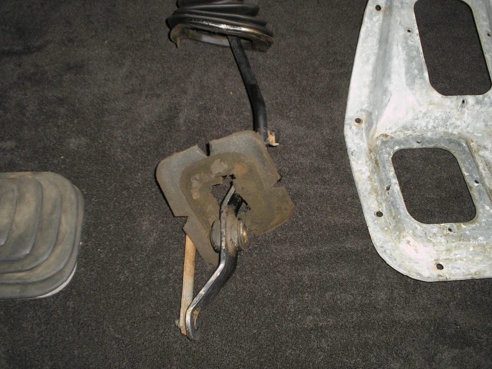 1980-86 Ford Truck 4x4 Shifter and Transmission pan F-150 F-250 F-350. F600 4x4 - Image 3 of 4