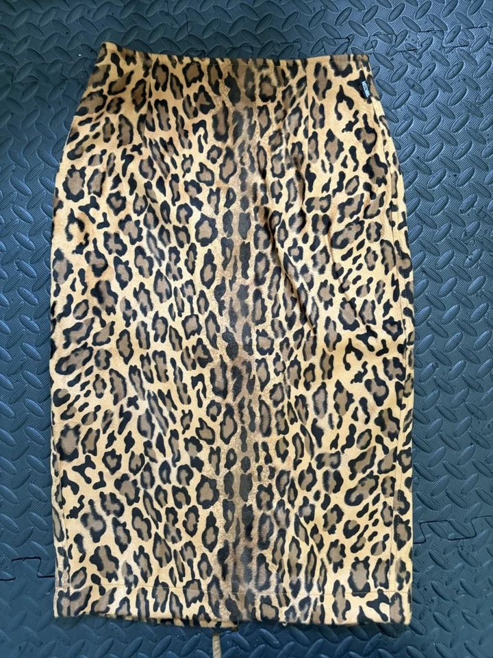 Vintage Moschino - Leopard Print Pencil Skirt - Made In Italy - High Waist 8 - Image 4 of 4