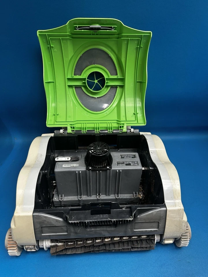 Hayward Evac pool scrubber robot cleaner breaking for spares sharkvac - Image 3 of 4