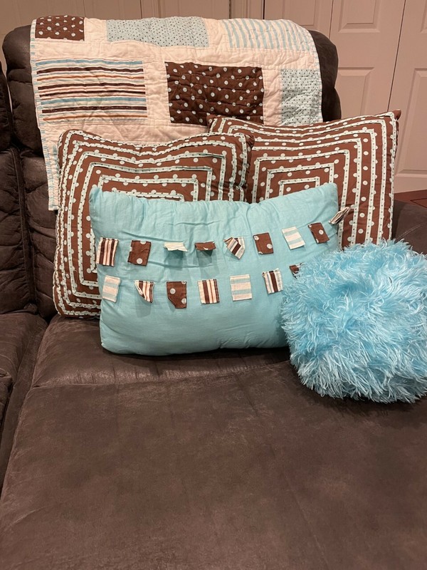 BHF International 4 Pillow set with Standard Pillow Sham white blue and brown