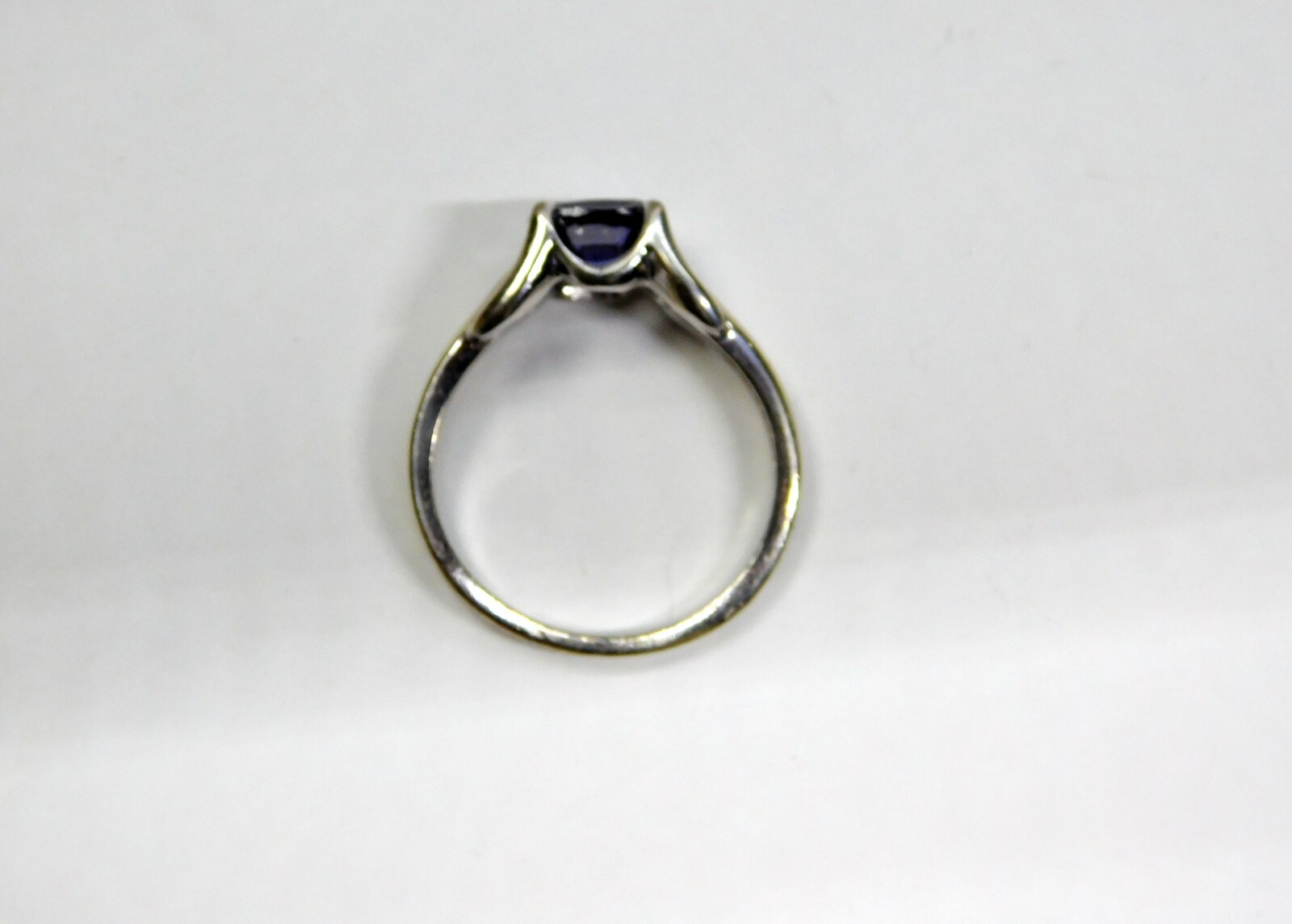 Beautiful Solid 10K White Gold Solitaire Ring w/ … - image 5