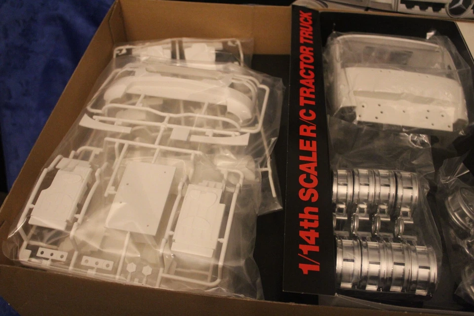 Tamiya Mercedes-Benz Arocs 3363 6x4 Classicspace - Bild 3 von 4