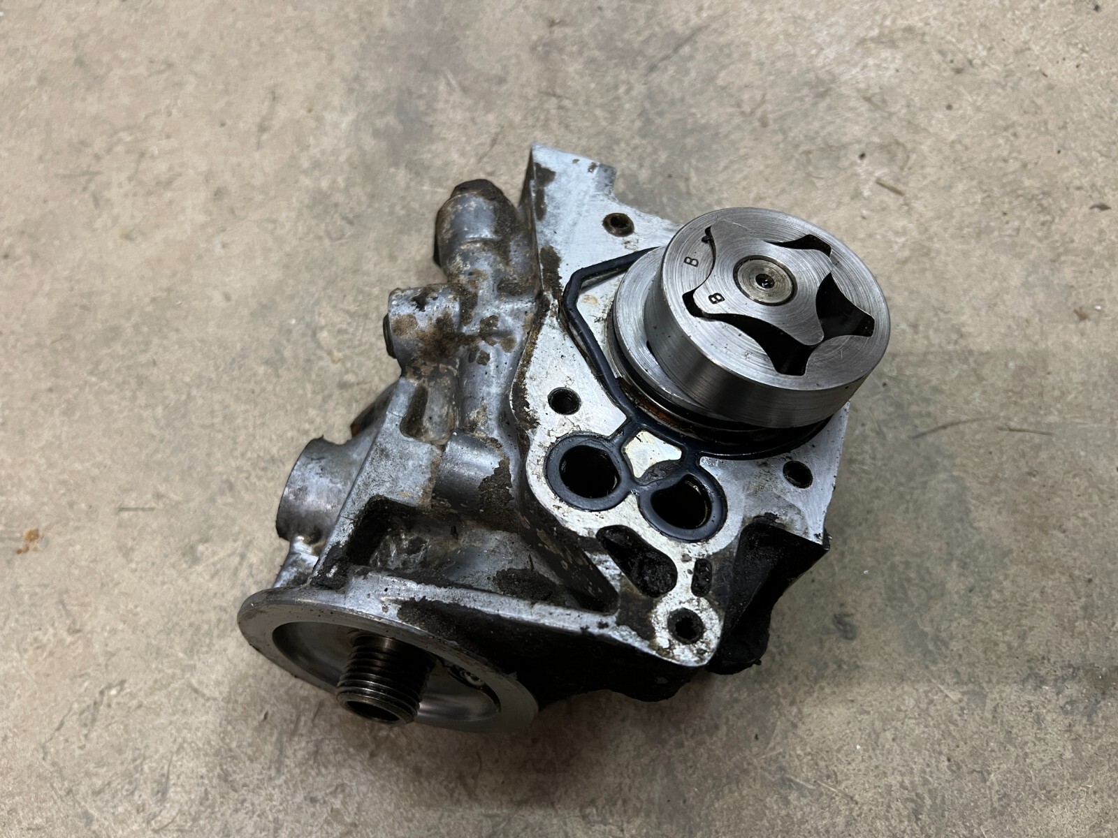 Subaru EA82 EA 82 1.8 Oil Pump Housing Rotor USED OEM Loyale GL DL 1985