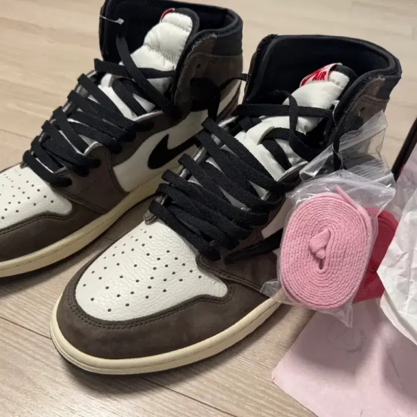Nike Air Jordan 1 x Travis Scott Retro High OG SP Mocha, Size 295 thumbnail 2