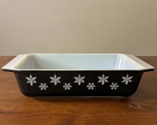 Vintage Pyrex Casserole Dish Black Snowflake Pattern 2 Qt. Dish 575-B