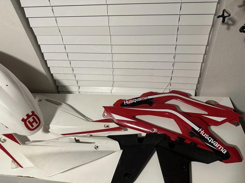 Husqvarna 2008 2009 2010 TE TC 310 450 510 OEM Kit Plásticos EXCELENTE ESTADO USADO Foto 4 de 4