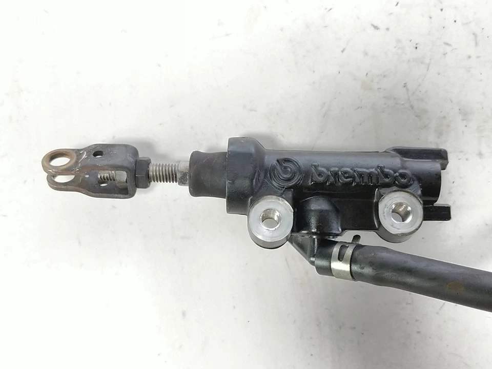 Cilindro maestro de freno trasero Yamaha FZ6R 09 Foto 2 de 4