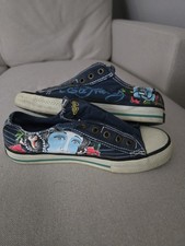 Ed Hardy size 6 lace less sneakers