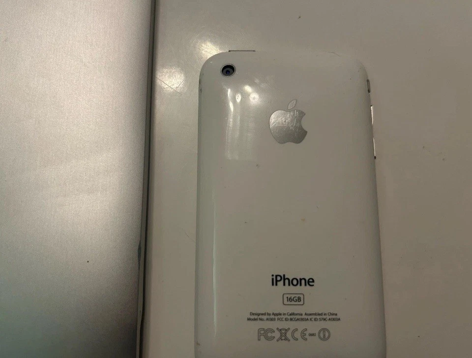 iPad 1 A1337 16Gb WIFI + IPad A1394 + Apple iPhone 3gs - 16GB - ) A1303 - Bild 4 von 4