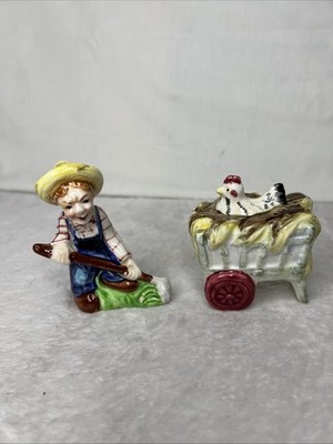 Vtg Farmer Hay Wagon Chicken Salt & Pepper Shakers Japan 3'' Farm Life Kitchen