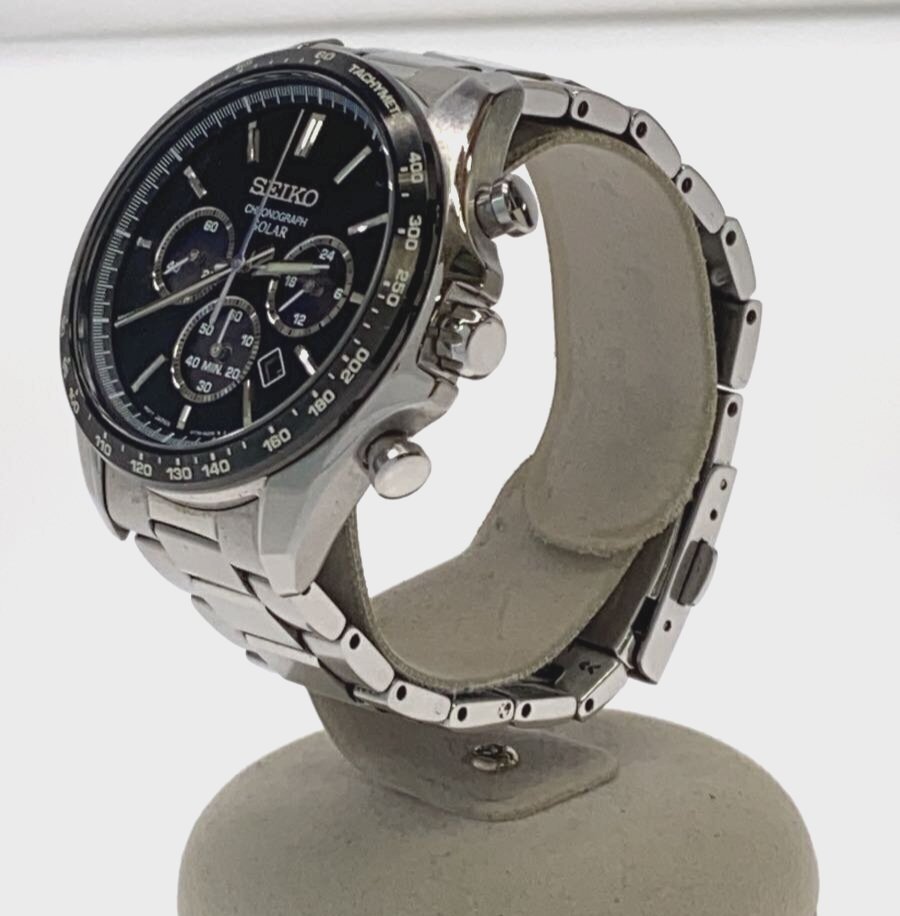 Seiko V175-0FA0 Solar Chronograph Green Dial Silver Band Unisex Seiko V175-0FA0 Solar Chronograph Green Dial Silver Band Unisex