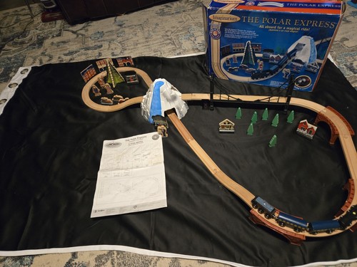 Imaginarium Wooden Railway Lionel The Polar Express Train Set - Picture 5 of 12