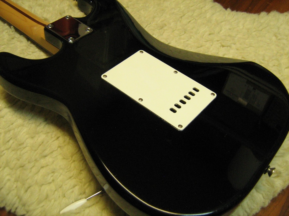Fender 1999 Squier Stratocaster Affinity Black w/Padded Gig
