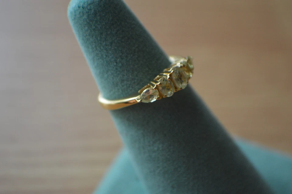 Anillo de 5 piedras crisoberilo canario brasileño de 1,00 quilates 14K YG sobre plata fina talla 6 Foto 2 de 4