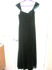 New Emerald Green Velvet Off Shoulder Ball Gown - Size 16T - Jenny Yoo