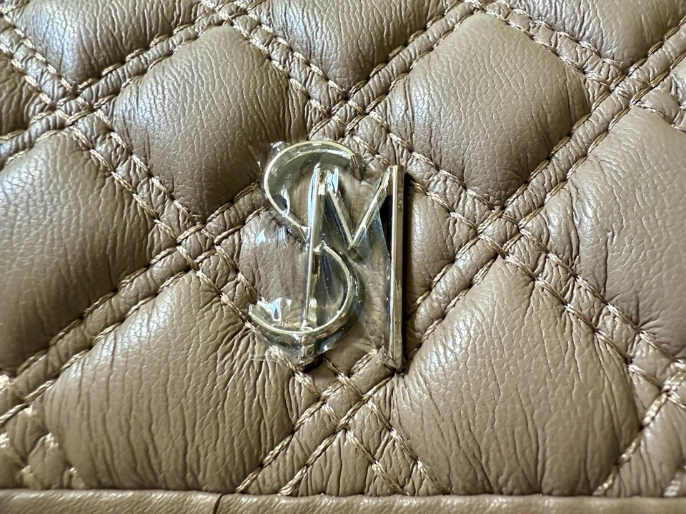 Steve Madden Acolchado Triple Estuche para Tarjetas Cartera - Champiñón Taupe Imitación Cuero Nuevo con Etiquetas Foto 4 de 4