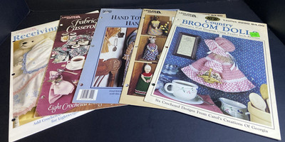 Lot of 5 Leisure Arts Leaflets Crochet Patterns Mixed Themes (Lot 3)