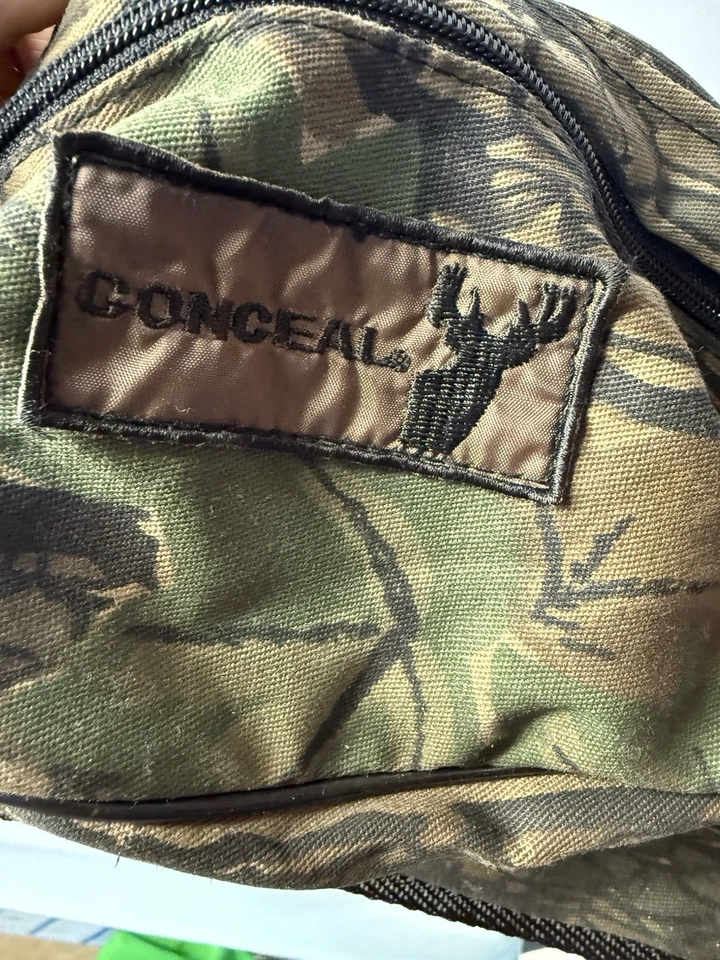 Vintage Conceal Realtree Trebark Camo 7 Pocket Hunting Fanny Pack Adjustable - Image 2 of 4