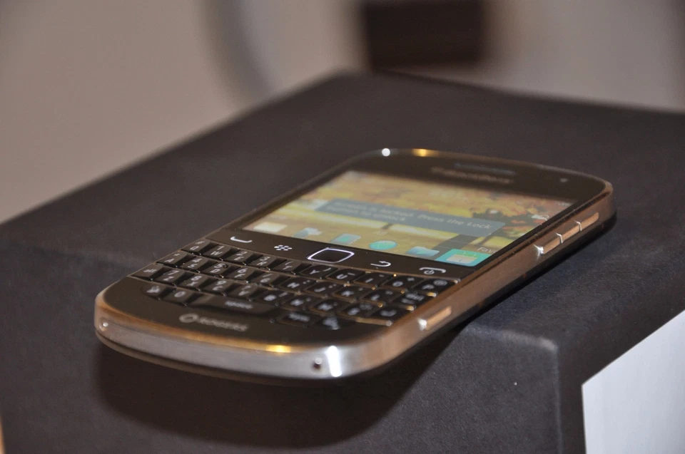 BlackBerry Bold 9900 8 GB -Negro + ESTADO ORIGINAL ~ (Desbloqueado) + EN VENTA ~ Foto 2 de 3