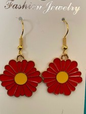 Cute New Yellow Gold Plated Red Enamel Daisy Flower Charm Hook Dangle Earrings I