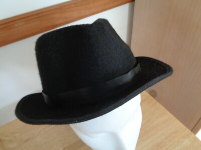 man's felt hat