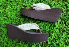 Vintage Rocket Dog Crochet Brown High Wedge Platform Flip Flops Sandals Size 7