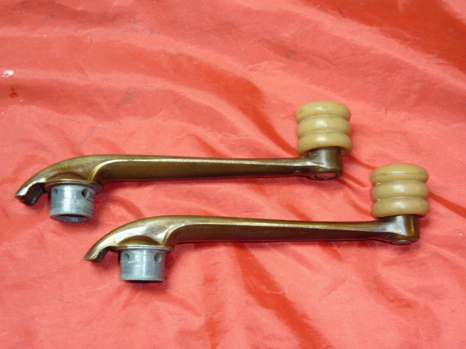 Nuevo de Lote Antiguo 1938 Ford Coche Marrón Ventana Manivela Perilla 38 Ford Deluxe Modelo 81 A Original Foto 4 de 4