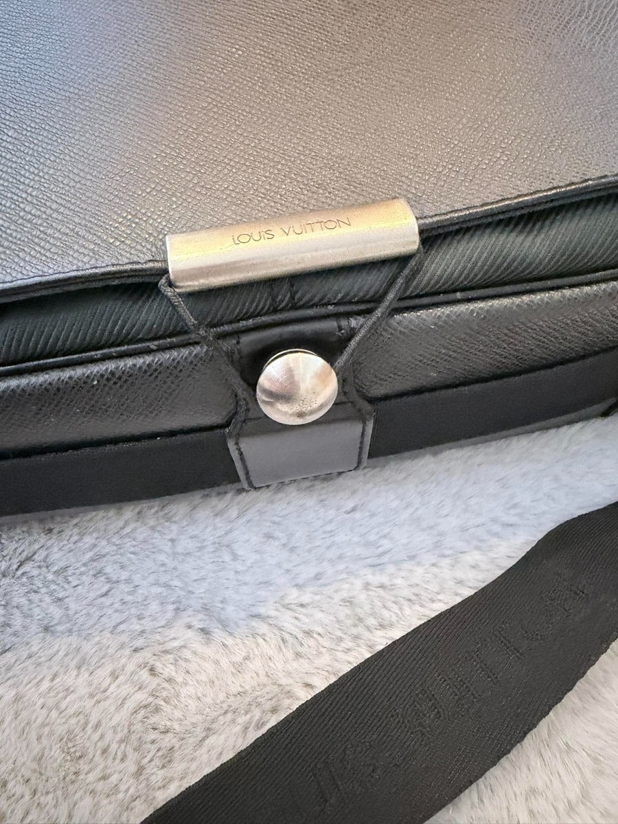 Louis Vuitton Viktor Messenger Bag Black Taiga Leather Crossbody