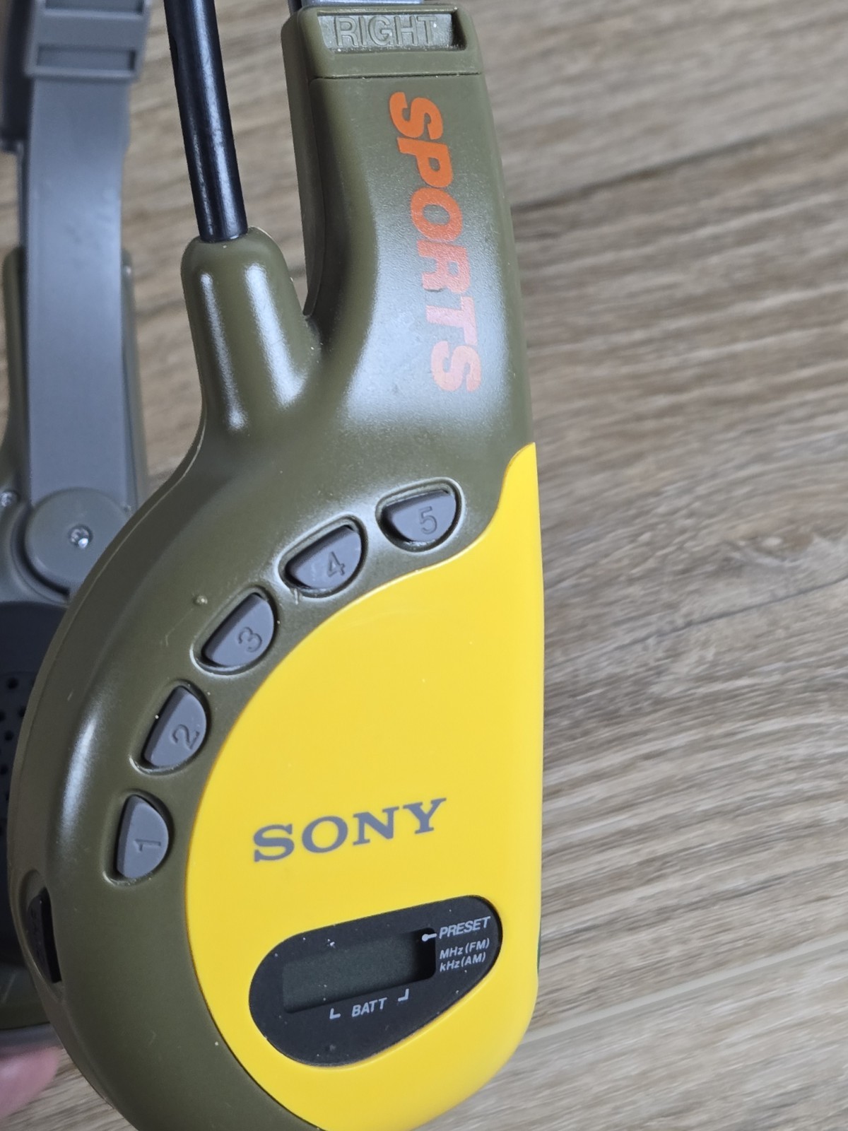 Sony AM/FM Walkman Sport Headphones Radio SRF-HM55 Tested! Working | eBay