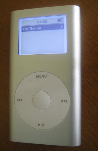 Apple iPod A1051 -used, works great, with charger and holder, Apple 2004 - Picture 6 of 12