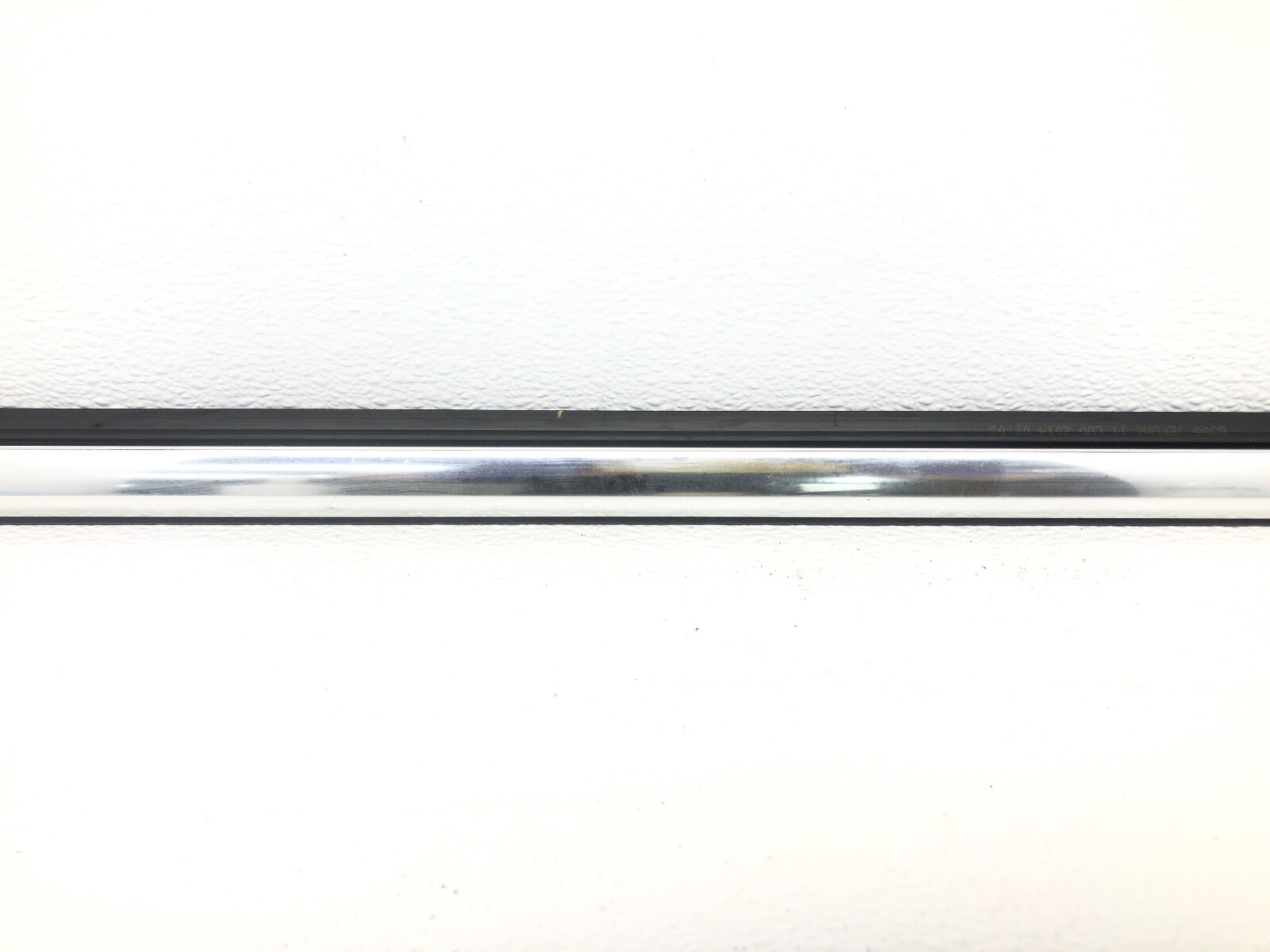 2014-2020 MASERATI QUATTROPORTE LEFT DRIVER FRONT DOOR WINDOW BELT MOLDING OEM.